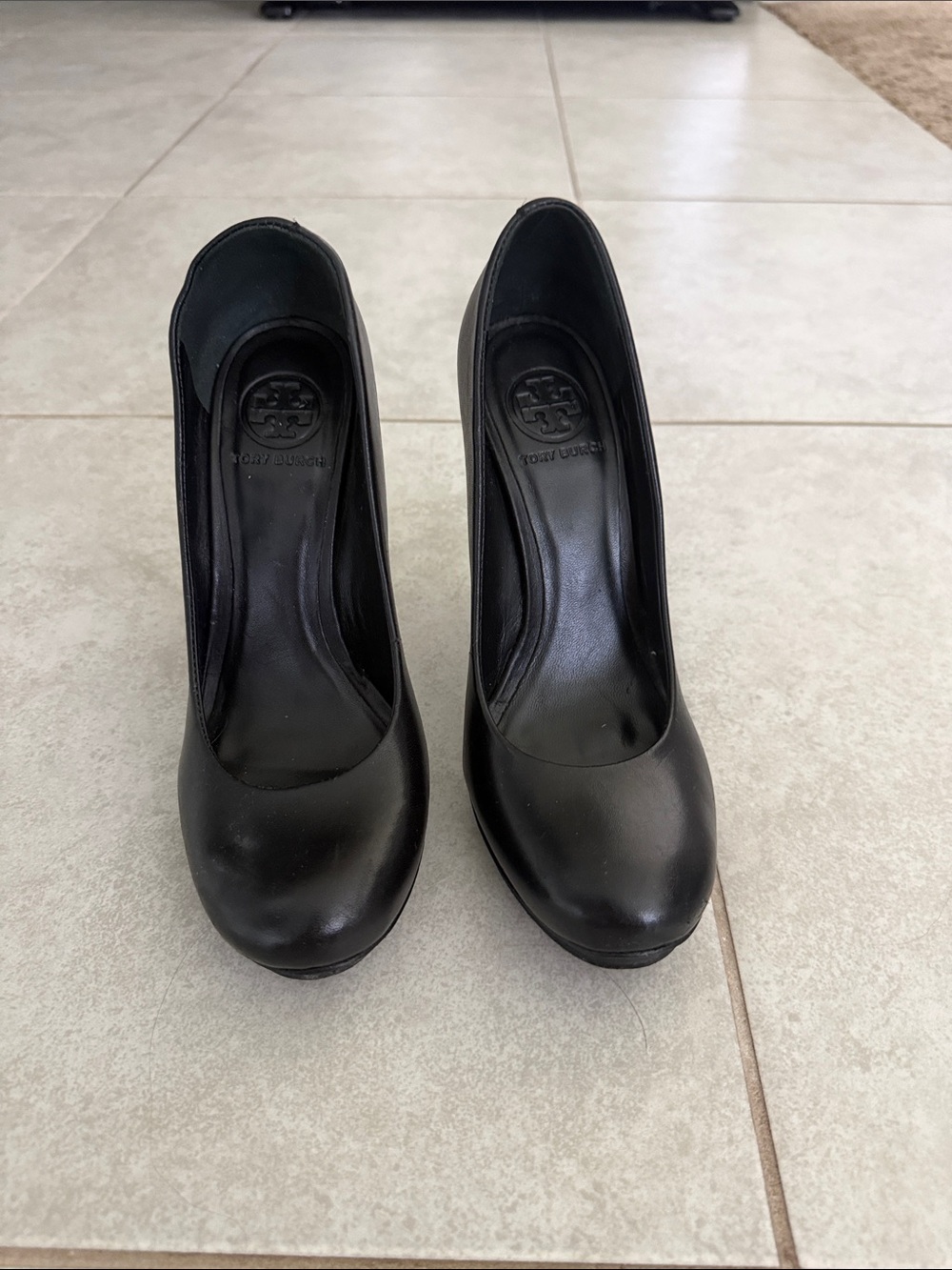 Tory Burch Black Leather Round-Toe Pumps